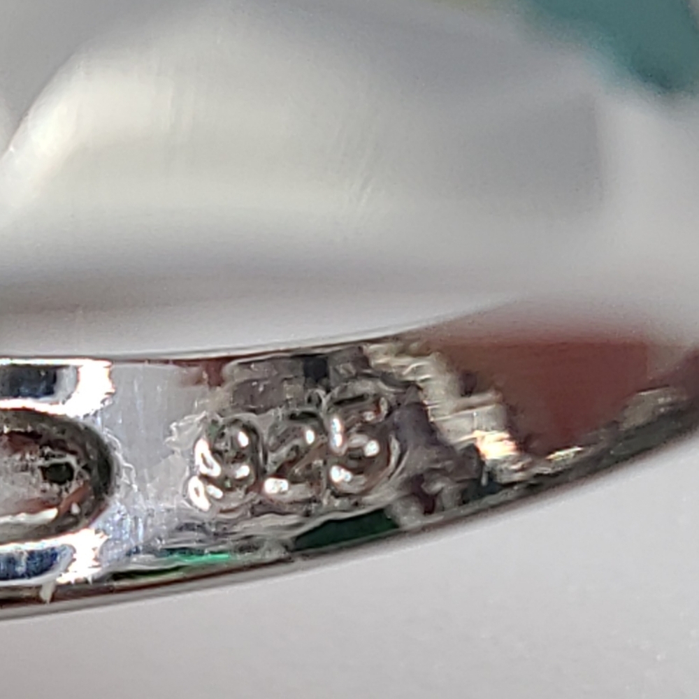 Elegant Emerald Green Sterling  Silver Ring - Picture 7 of 10